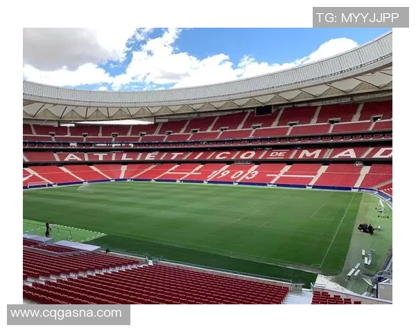 沙尔克与莱比锡激战正酣双方拼搏展现足球魅力与激情